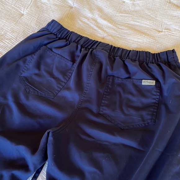 Grey’s Anatomy scrub set - Picture 7 of 11